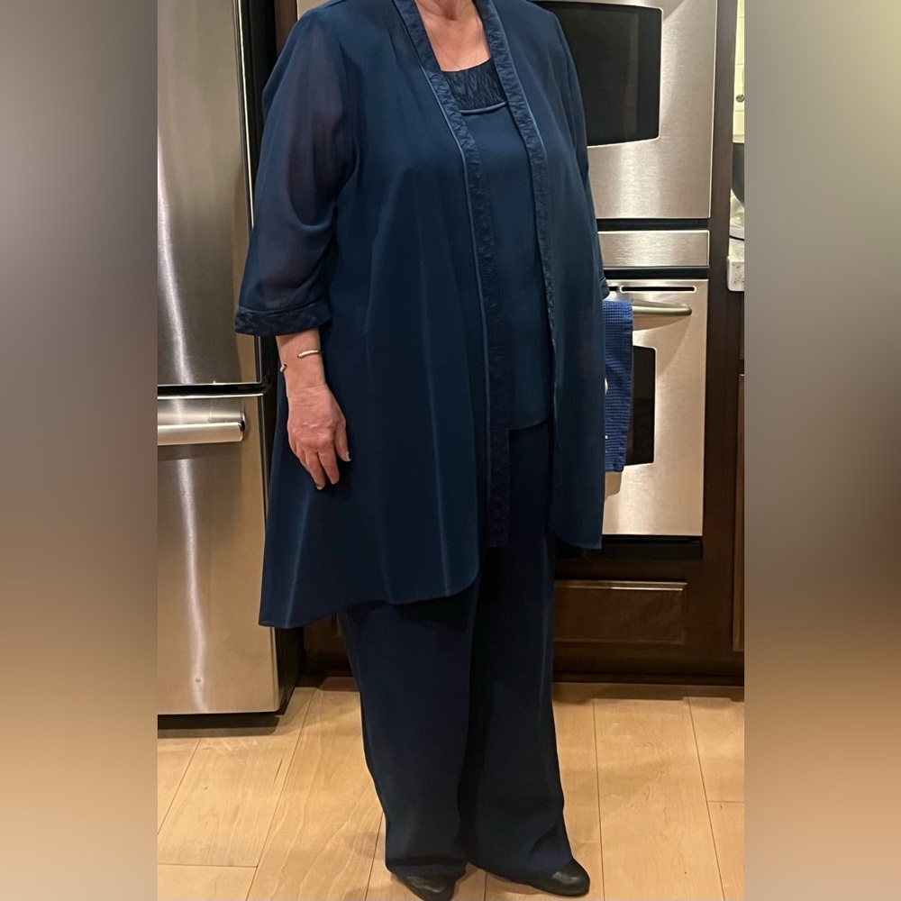 Beautiful deep teal 3-piece outfit